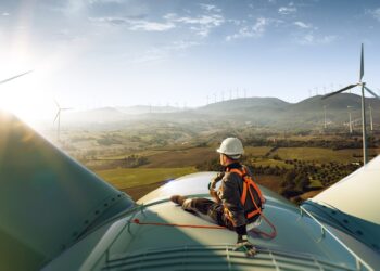 Una ricerca mostra come le incertezze legate all’energia  influenzano la competitività delle imprese, la forza lavoro e la decarbonizzazione