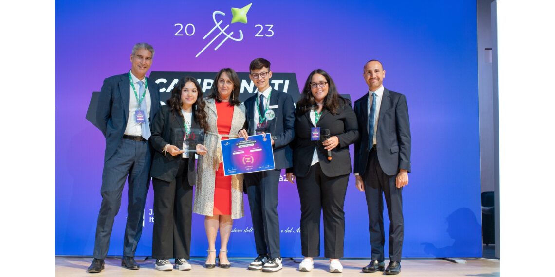 CAMPIONATI DI IMPRENDITORIALITA’: SU 8.000 STUDENTI ADERENTI LA MINI-IMPRESA SMART BUMBLEBEES DELL’IISS “MICHELANGELO BARTOLO” DI SIRACUSA VINCE IL PRIMO PREMIO “MIGLIOR IMPRESA IN AZIONE 2023”