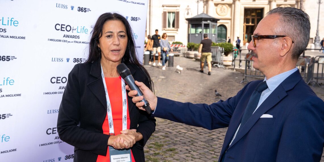 Simona Alberini, ABB Italia, ai CEOforLIFE Awards 2023: “ll programma di sostenibilità non è a medio ma a lungo termine”
