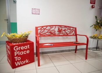 Teleperformance Italia ha inaugurato la Panchina Rossa del Meridione nella sede di Taranto.