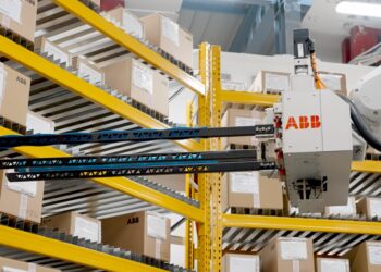 ABB automatizza la logistica di gestione del prodotto finito nello stabilimento di strumentazione in Italia