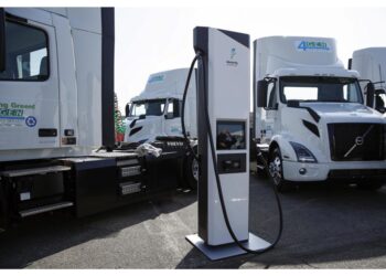 DSV Italia testa a Milano la mobilità elettrica insieme a Volvo Trucks Italia: emissioni -50%