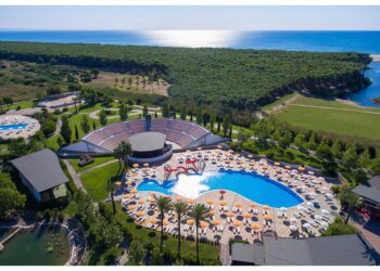 Bluserena, un futuro sostenibile tra riduzione della plastica, risparmio idrico ed energia verde