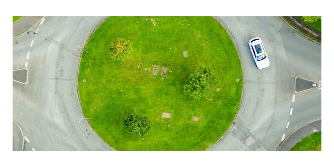 Deloitte: per gli italiani la scelta per la mobilità sostenibile è l’ibrido